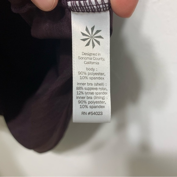 Athleta Swift Reach & Restore Tank Top Purple Scoop Neck Shelf Bra size Medium - Picture 5 of 9